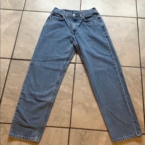 Women’s Levi’s 560 size medium.